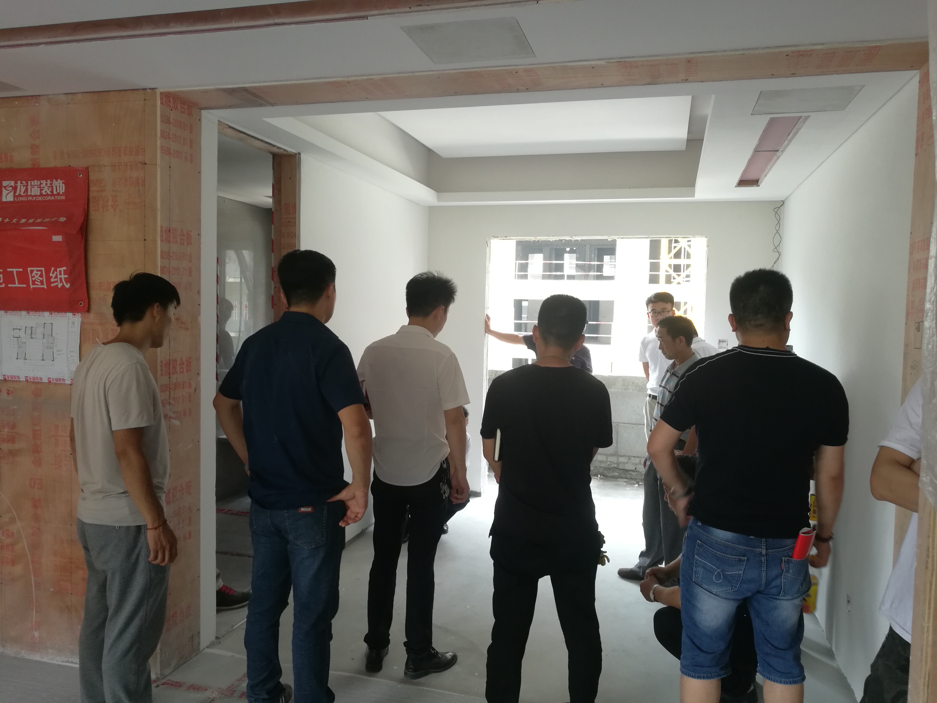 「龙瑞故事」-全体项目经理参观学习优秀工地永威上和郡样板间